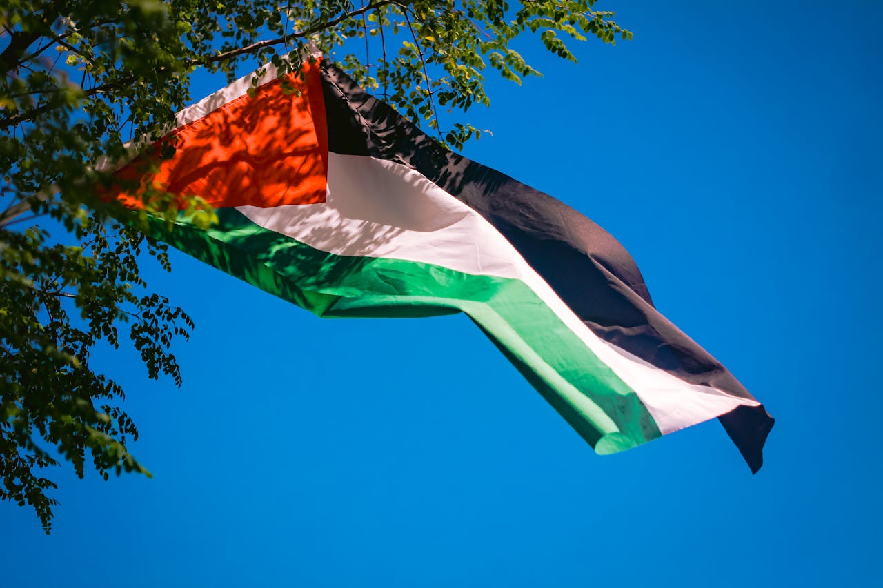 Drapeau palestinien qui flotte dans le ciel